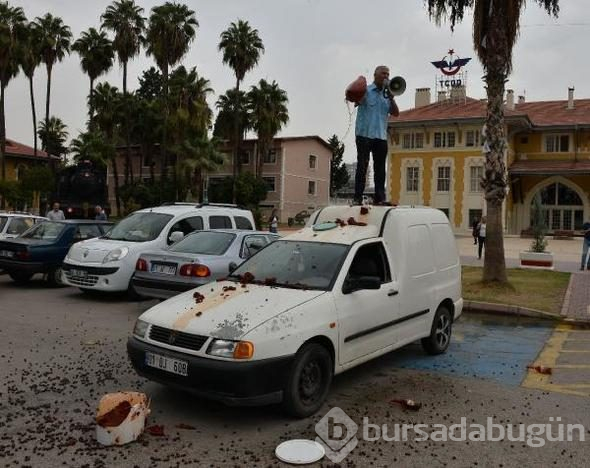 Dolandırıldığı söyleyip, sattığı ürünleri etrafa saçtı
