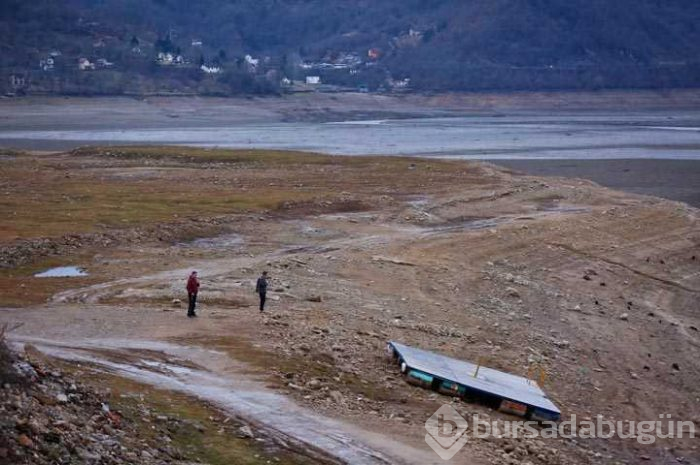 Sular çekilince tarihi mezarlar ortaya çıktı