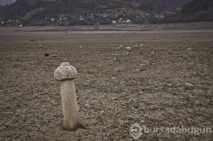 Sular çekilince tarihi mezarlar ortaya çıktı