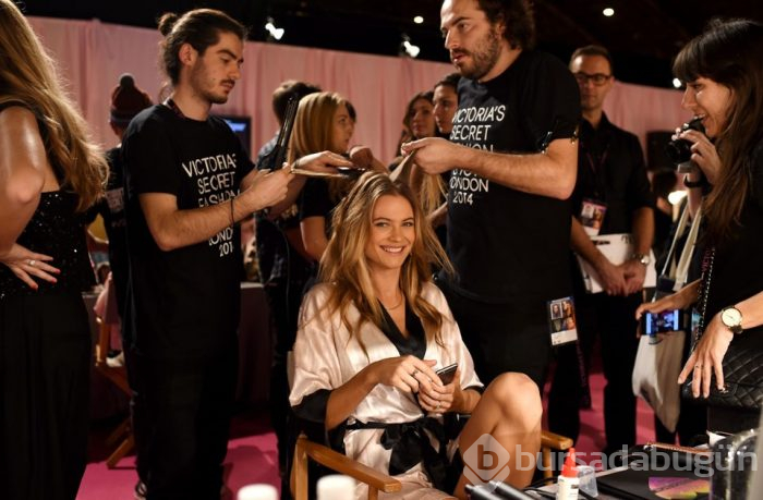 Behati Prinsloo, Victoria's Secret podyumuna geri dönüyor

