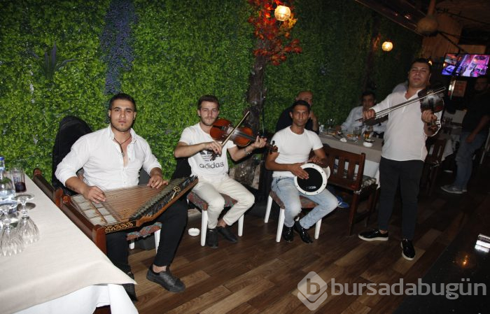 Bursa geceleri başladı, sanatçılar coşturdu