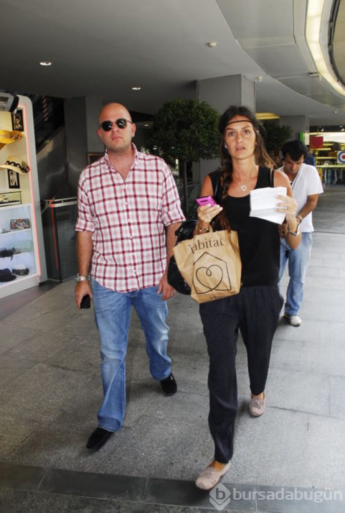 Kaplanları elleriyle besledi...
