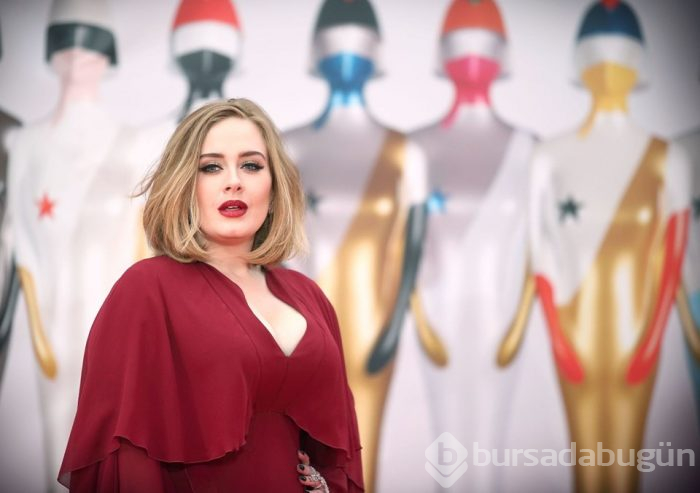 Adele oturduğu yerden günde 41 bin sterlin kazanıyor

