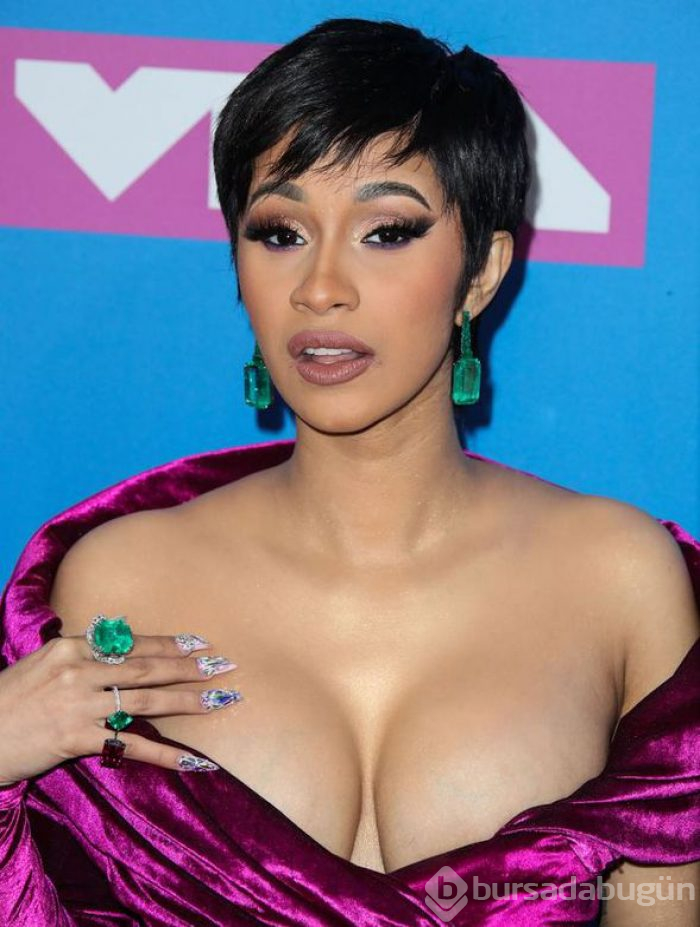 Çılgın rap'çi Cardi B, Instagram'da rap yaptı!
