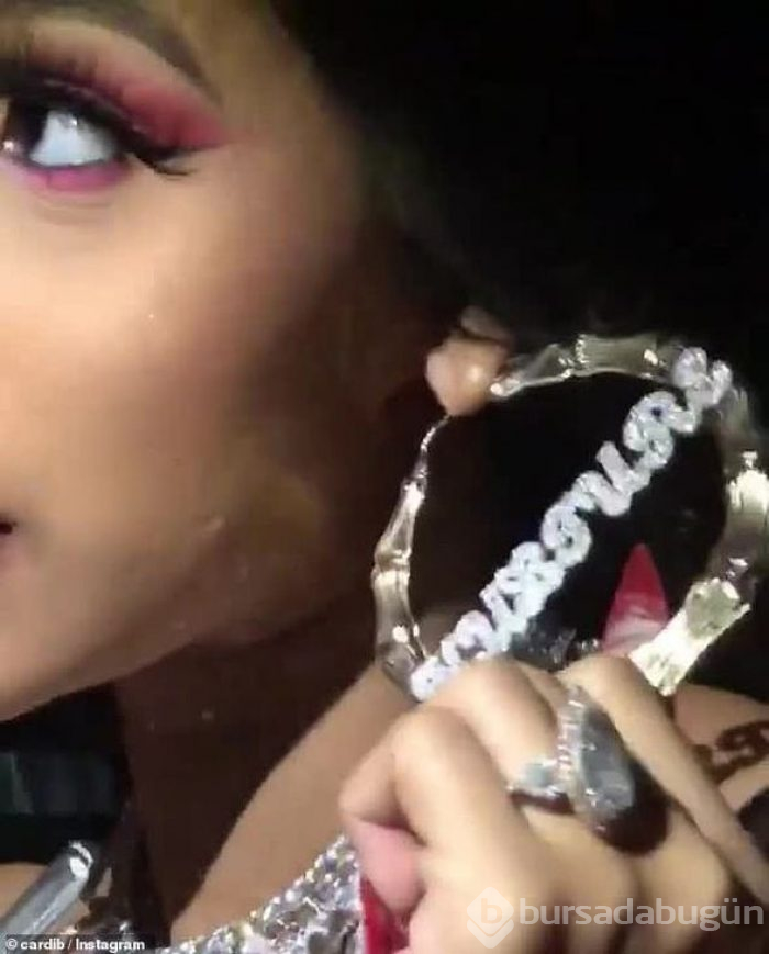 Çılgın rap'çi Cardi B, Instagram'da rap yaptı!
