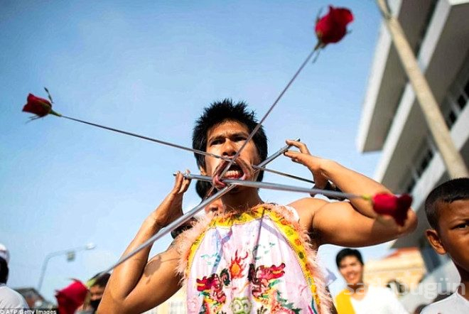 Dünyanın en ilgin festivali: Phuket ve vejetaryen  festivali