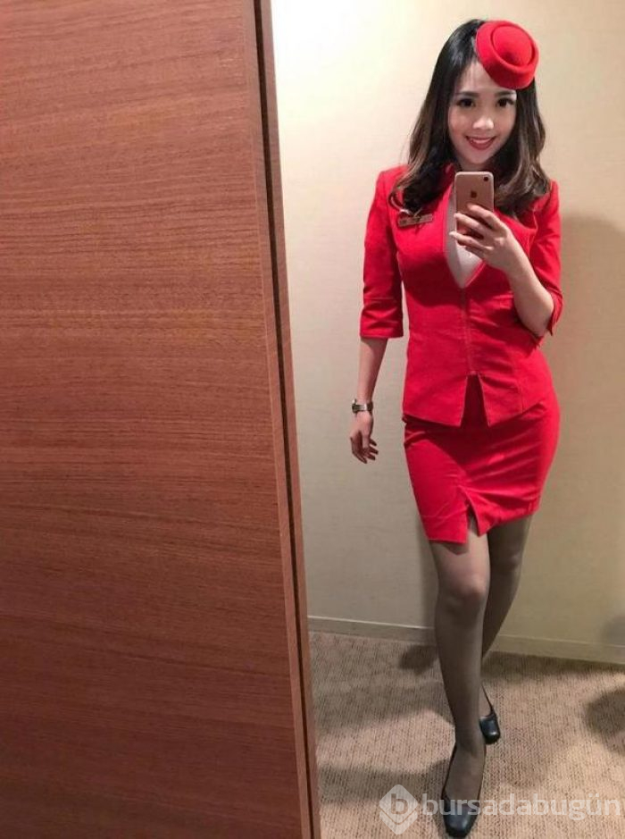 Gizlice fotoğraflarını çektiler ve... Dünya bu hostesi konuşuyor!