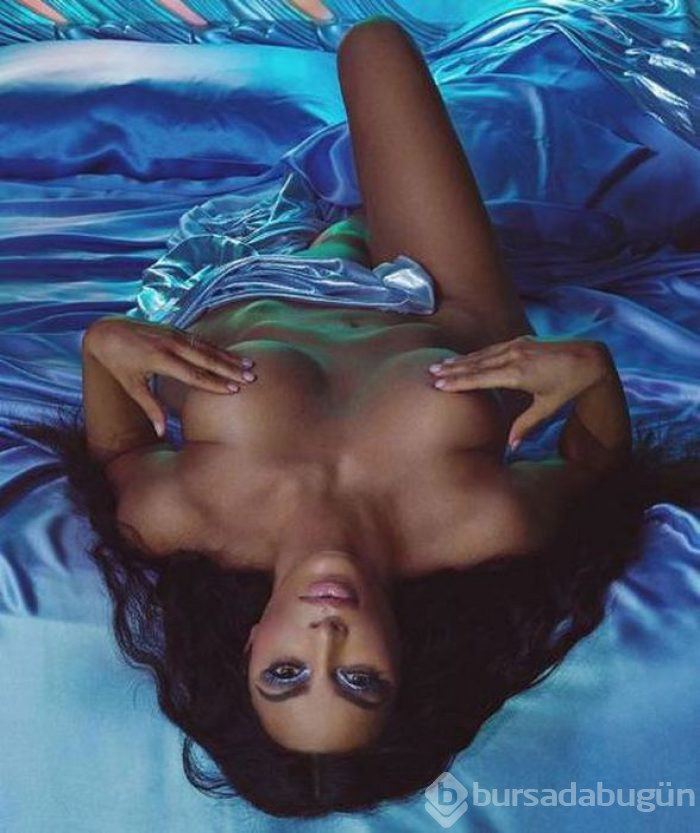 Kim Kardashian bu kez dergi için soyundu

