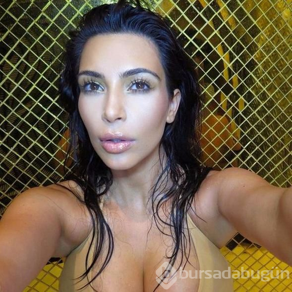 Kim Kardashian bu kez dergi için soyundu
