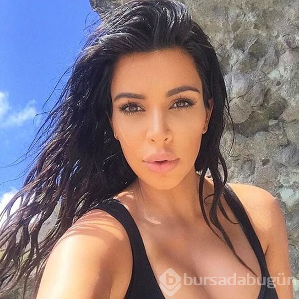 Kim Kardashian bu kez dergi için soyundu

