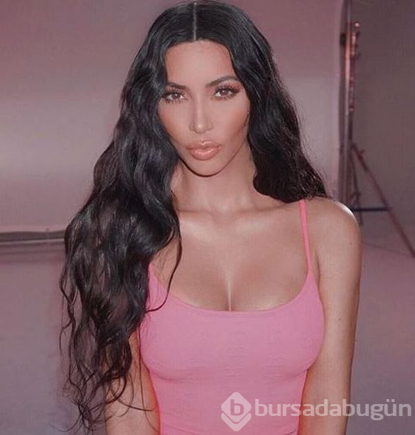 Kim Kardashian bu kez dergi için soyundu
