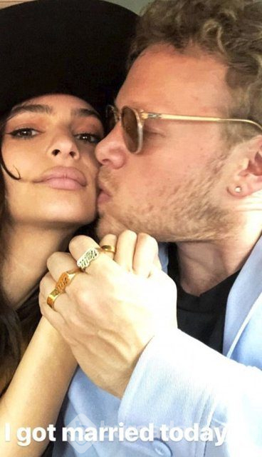 Emily Ratajkowski'den aşk paylaşımı
