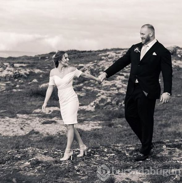 Hafthor Julius Björnsson ile Kelsey Henson evlendi
