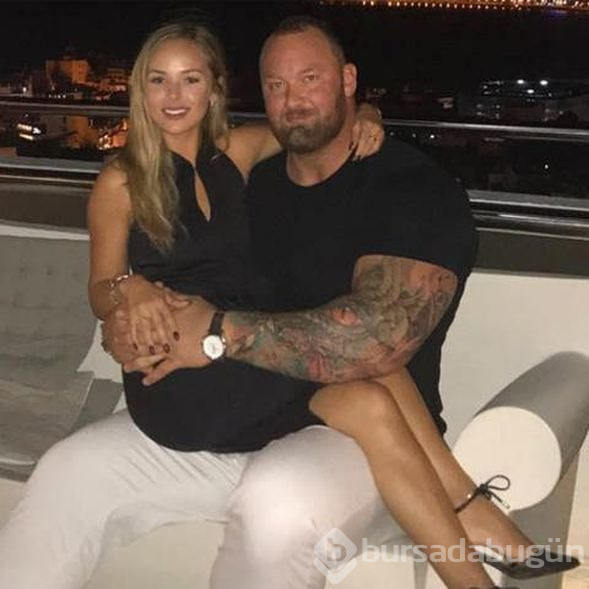 Hafthor Julius Björnsson ile Kelsey Henson evlendi
