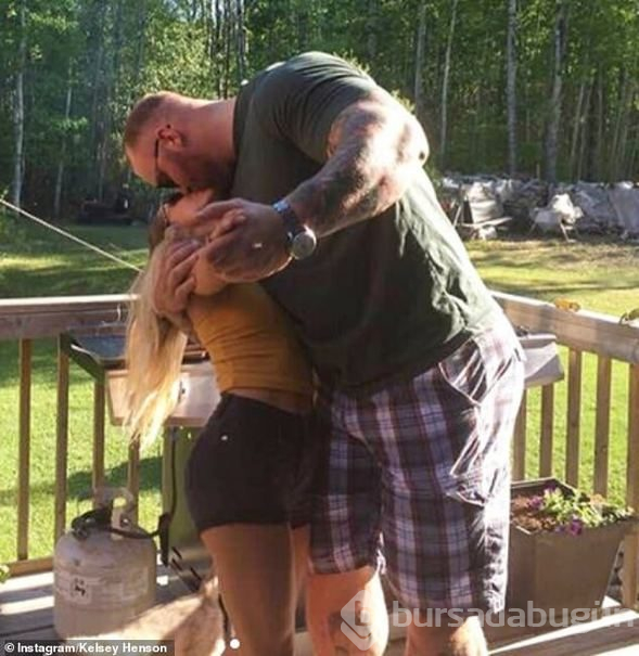 Hafthor Julius Björnsson ile Kelsey Henson evlendi

