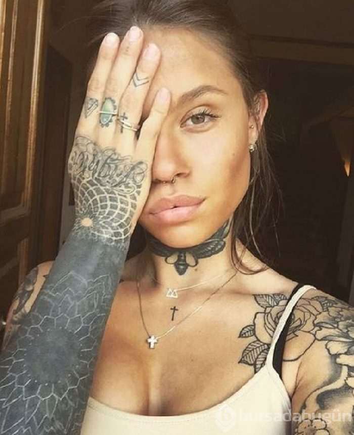 Sergio Agüero'nun yanındaki dövmeli güzel Zoe Cristofoli
