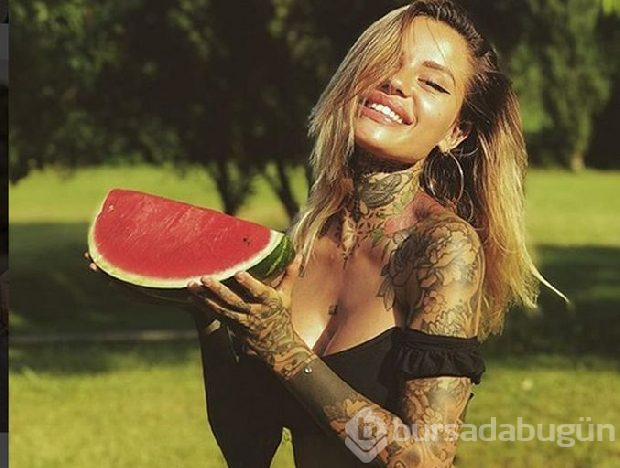 Sergio Agüero'nun yanındaki dövmeli güzel Zoe Cristofoli
