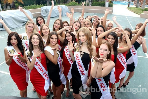 Güzellerden 'We love Turkey' mesajı
