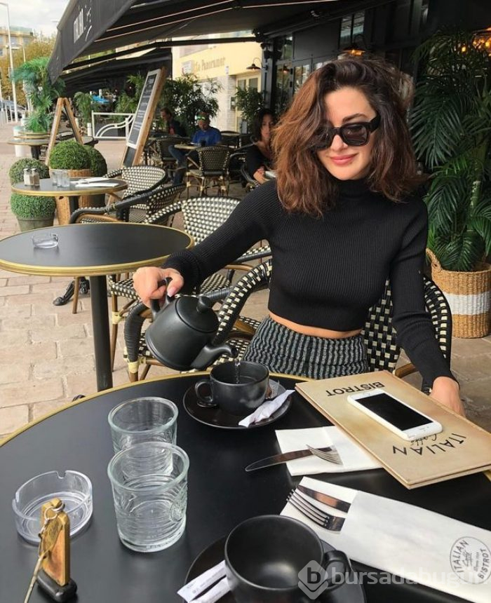 Nesrin Cavadzade Cannes'da stiliyle dikkatleri üzerine çekti
