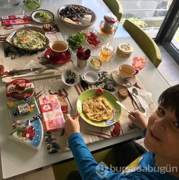 Üç kişilik sarayım: Ebru ve iki oğlu burada yaşıyor
