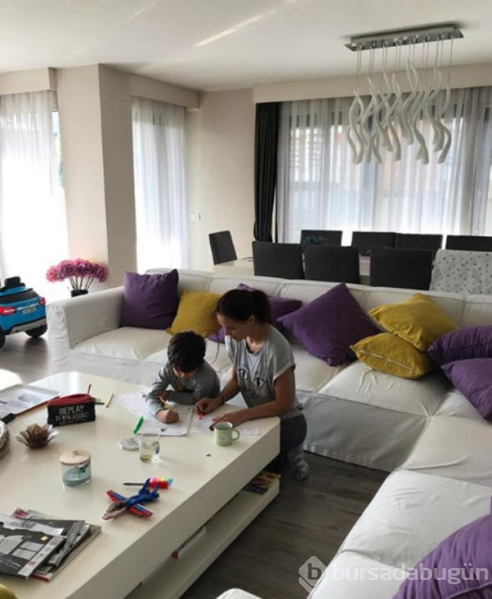 Üç kişilik sarayım: Ebru ve iki oğlu burada yaşıyor
