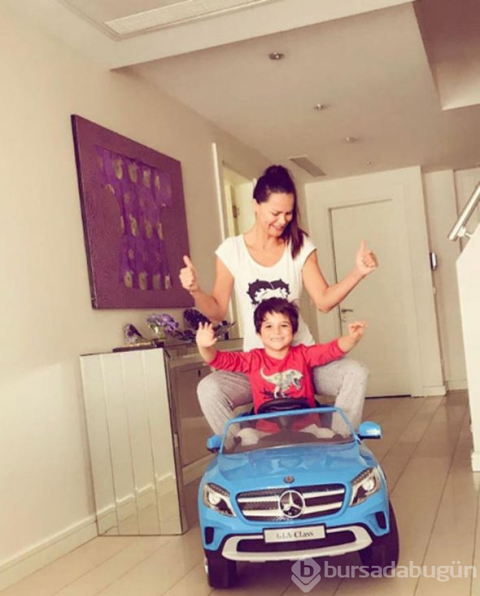 Üç kişilik sarayım: Ebru ve iki oğlu burada yaşıyor
