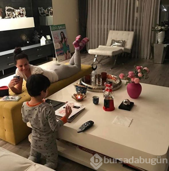 Üç kişilik sarayım: Ebru ve iki oğlu burada yaşıyor
