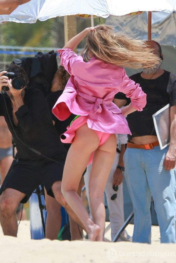 Gigi Hadid pembeler içinde
