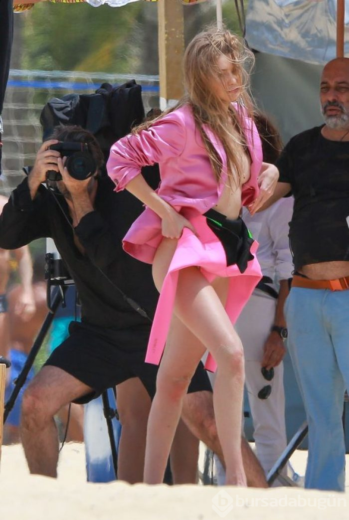 Gigi Hadid pembeler içinde
