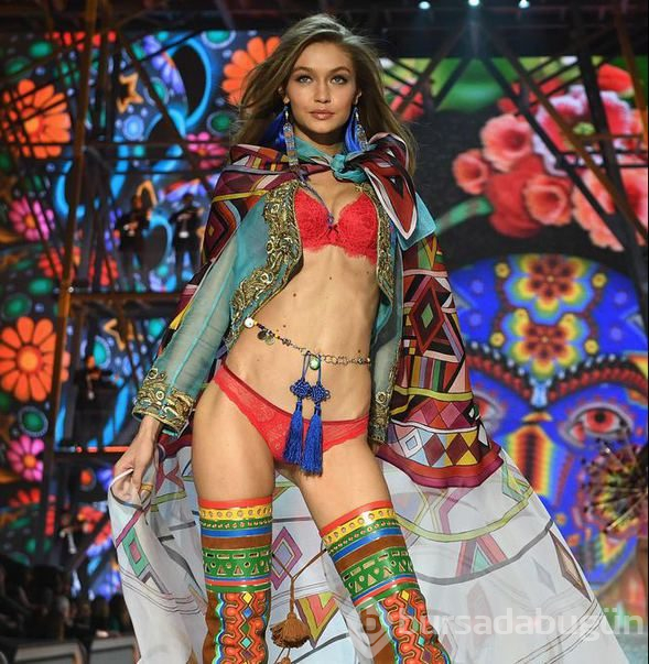 Gigi Hadid pembeler içinde
