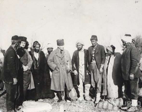 İşte arşivlerdeki az bilinen Atatürk fotoğrafları!