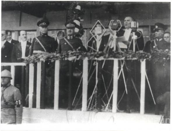 İşte arşivlerdeki az bilinen Atatürk fotoğrafları!