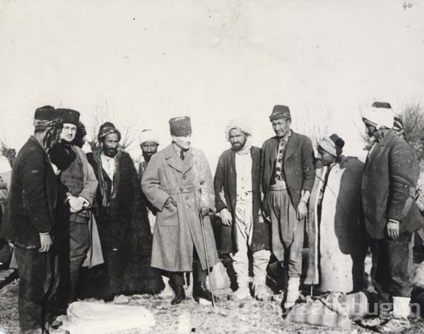 Genelkurmay arşivlerinden az bilinen Cumhuriyet fotoğrafları paylaşıldı
