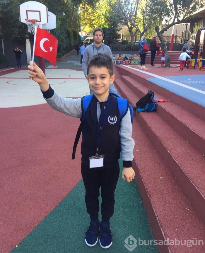 Ünlülerin 29 Ekim Cumhuriyet Bayramı paylaşımları