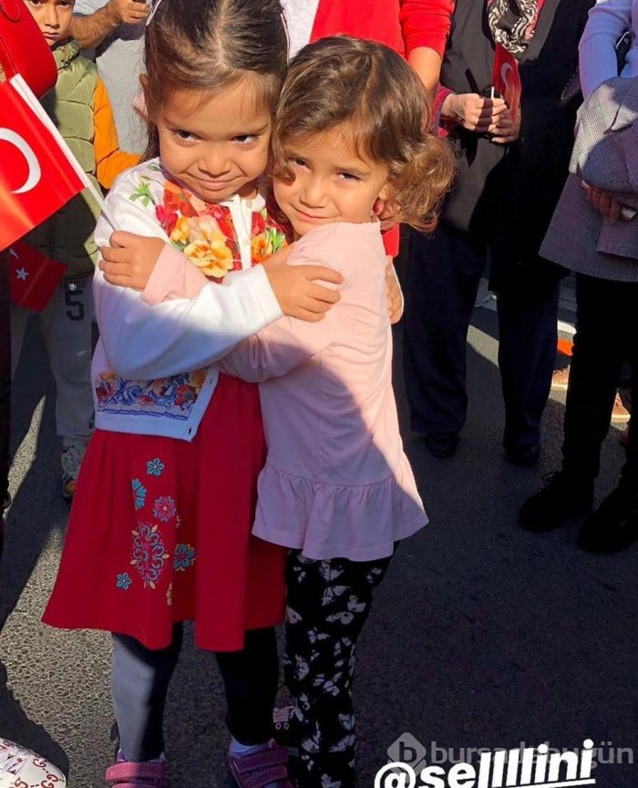 Ünlülerin 29 Ekim Cumhuriyet Bayramı paylaşımları
