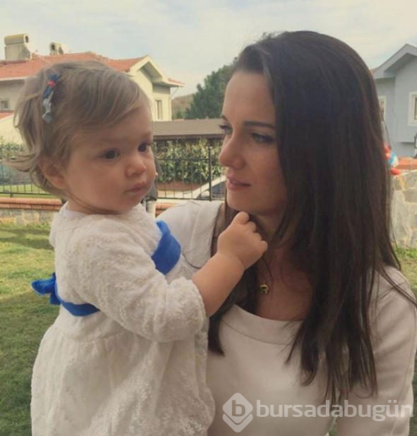 Milyonların izlediği dizinin yıldızıydı: Evli, mutlu ve iki çocuklu
