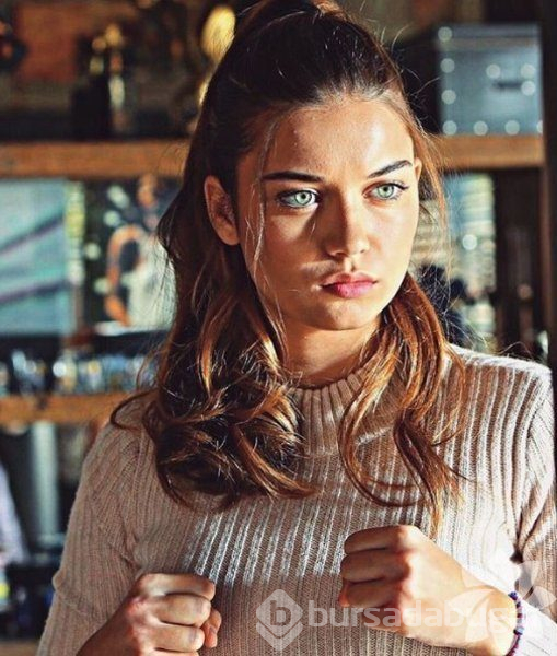 Afra Saraçoğlu'nun Instagram paylaşımları
