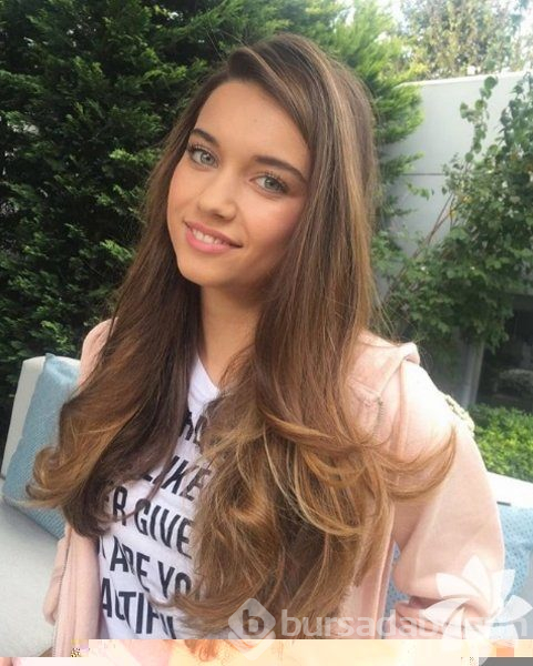Afra Saraçoğlu'nun Instagram paylaşımları
