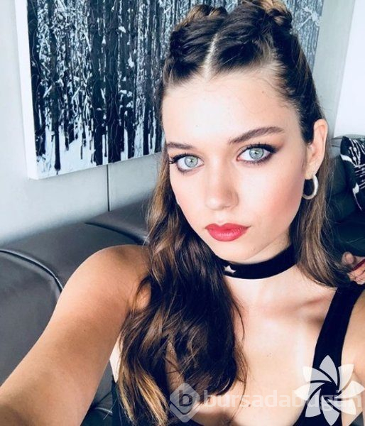 Afra Saraçoğlu'nun Instagram paylaşımları
