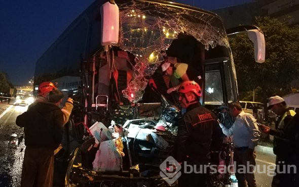 Yolcu otobüsü Tır'a çarptı: Ölü ve çok sayıda yaralı var!
