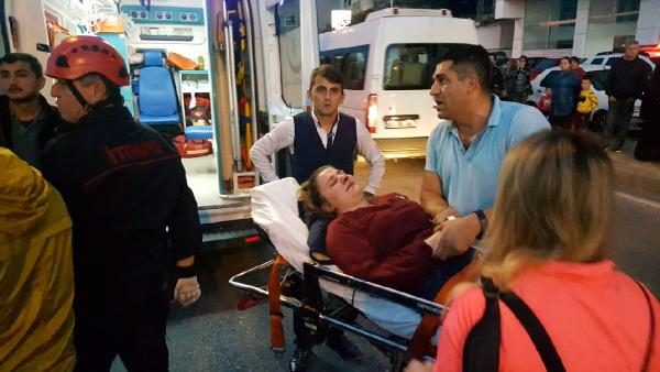 Yolcu otobüsü Tır'a çarptı: Ölü ve çok sayıda yaralı var!
