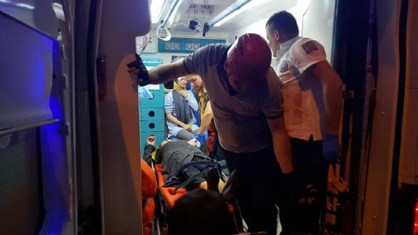 Yolcu otobüsü Tır'a çarptı: Ölü ve çok sayıda yaralı var!

