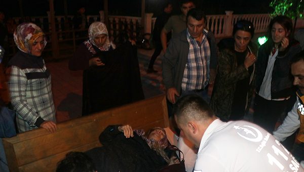 Yolcu otobüsü Tır'a çarptı: Ölü ve çok sayıda yaralı var!
