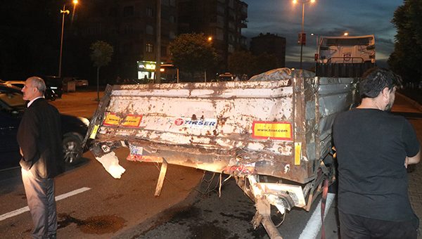 Yolcu otobüsü Tır'a çarptı: Ölü ve çok sayıda yaralı var!
