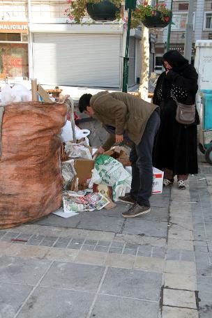 Çöpte bulduğu kitapla hayatı değişti
