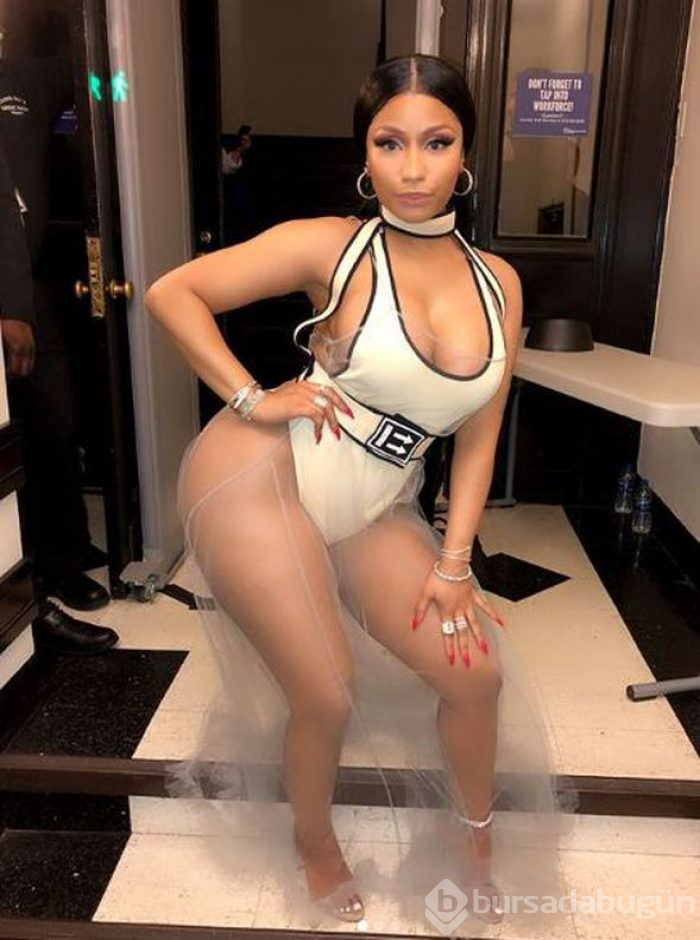 Nicki Minaj klip çekiminden cesur anları paylaştı!
