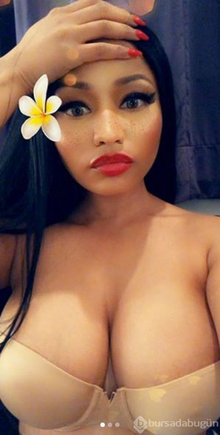 Nicki Minaj klip çekiminden cesur anları paylaştı!
