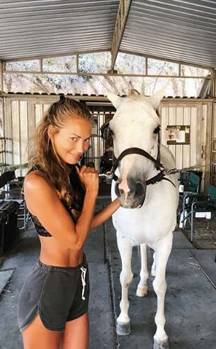 Howard'ın eşi Instragram'ı sallıyor!
