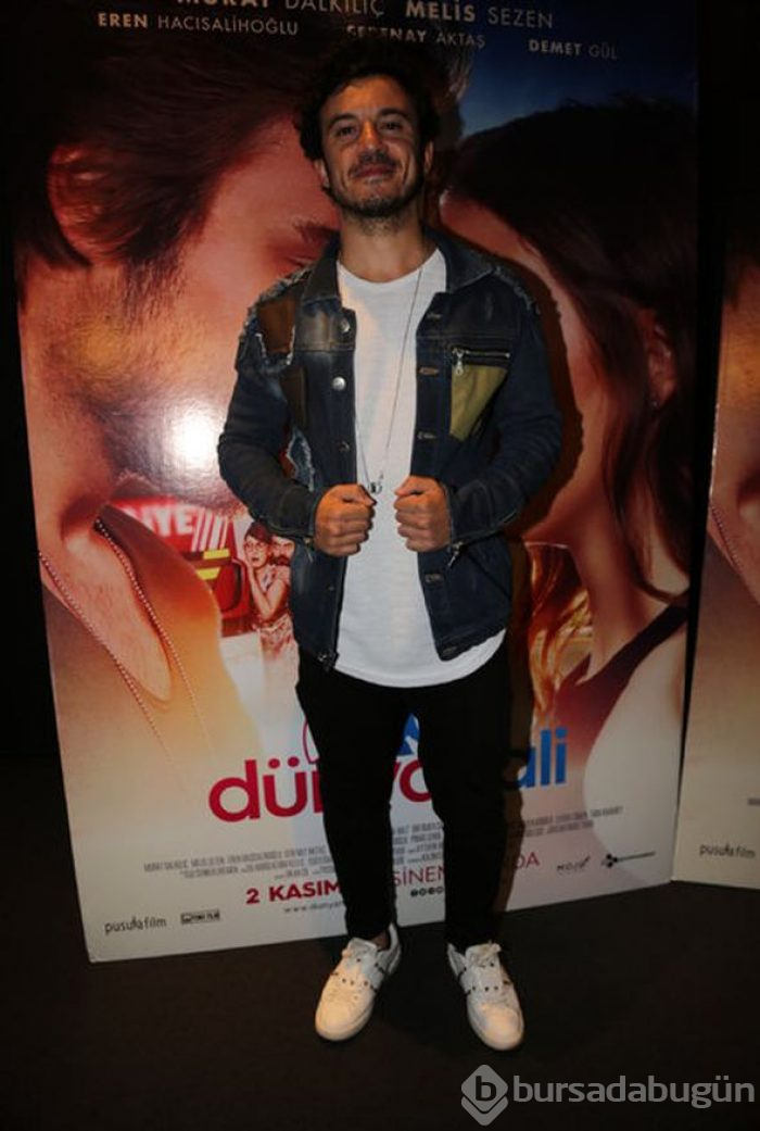 Dünya Hali filminin galasına Serenay Aktaş damga vurdu!
