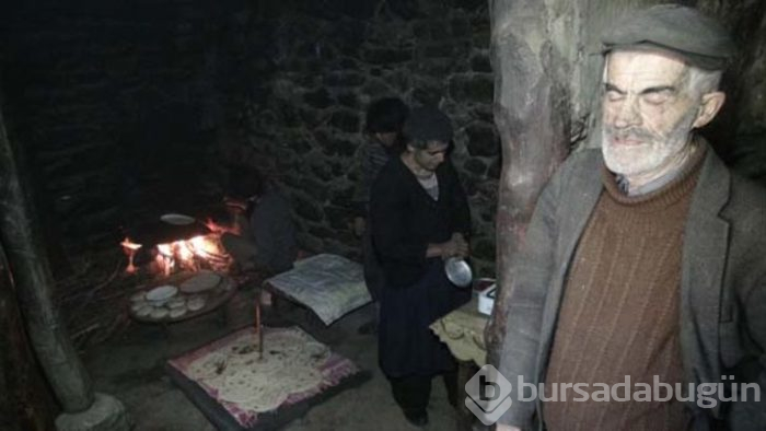 Türkiye'de mağara dönemini yaşıyorlar! İşte duyanları şaşkına çeviren aile
